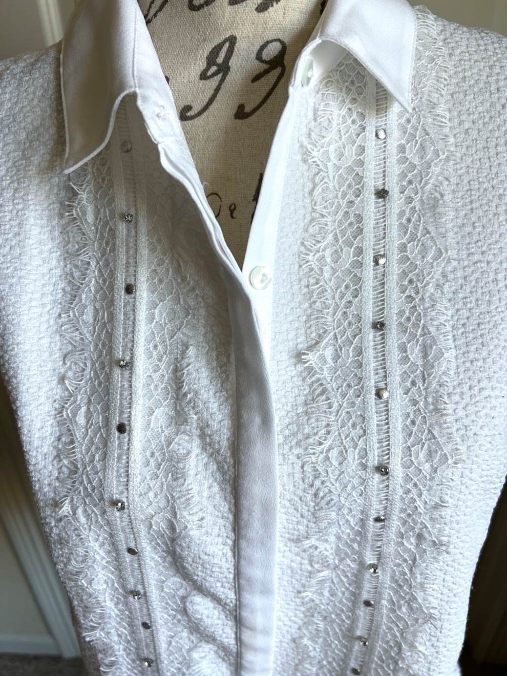 Ann Taylor White Lace & Rhinestone Sleeveless Button-Down Blouse Size 6